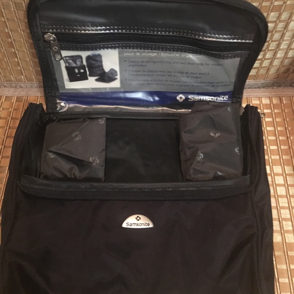 Samsonite travel kit